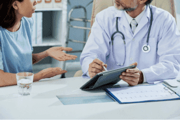 доктор дает рекомендации после кодирования дисульфирамом